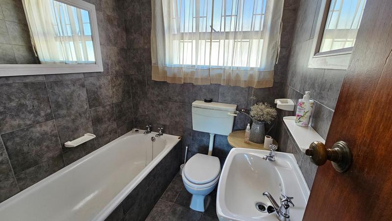 4 Bedroom Property for Sale in Elands Bay Western Cape